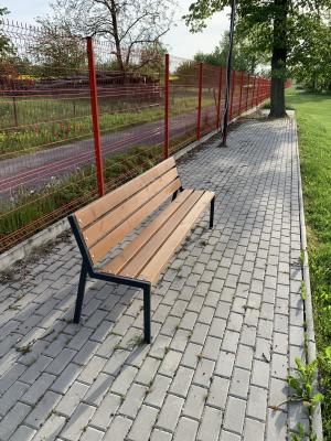 Krádež laviček z fotbalového hřiště v Březové 1
